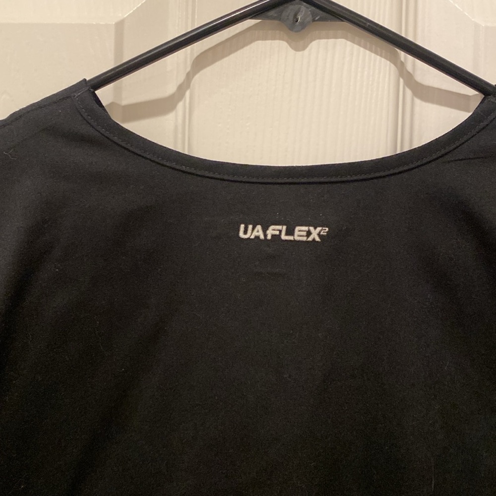 UA Scrubs Black V-Neck Top - Picture 4 of 12